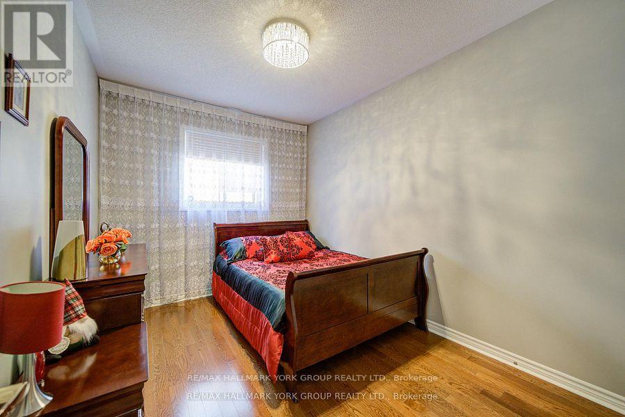 26 Regalia Way, Barrie, Ontario  L4M 7H7 - Photo 18 - S13697014