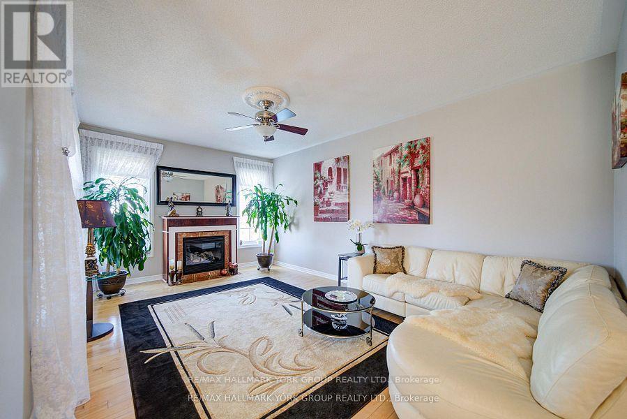 26 Regalia Way, Barrie, Ontario  L4M 7H7 - Photo 8 - S13697014