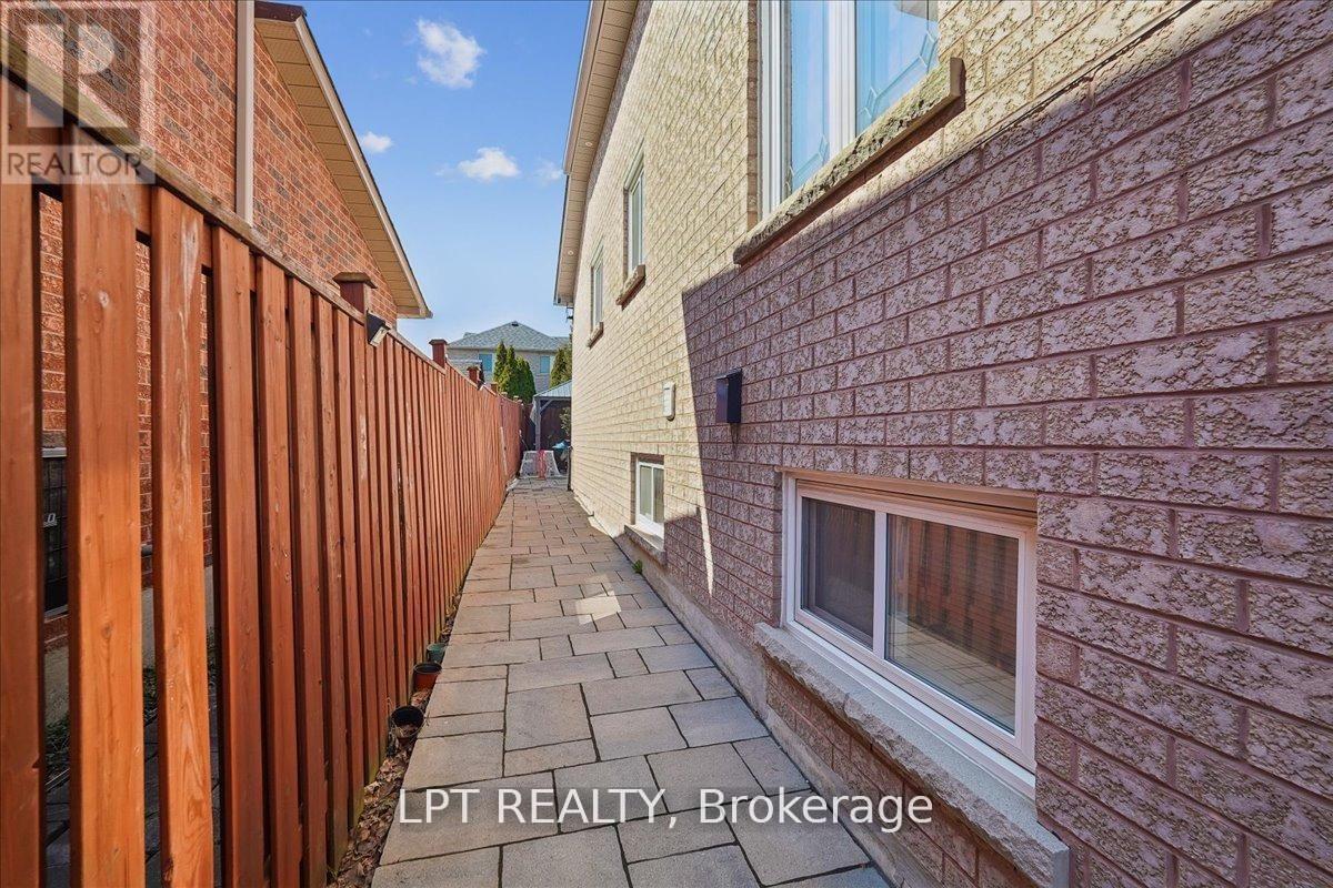 19 Terrastone Court, Caledon, Ontario  L7E 2H1 - Photo 11 - W13696976