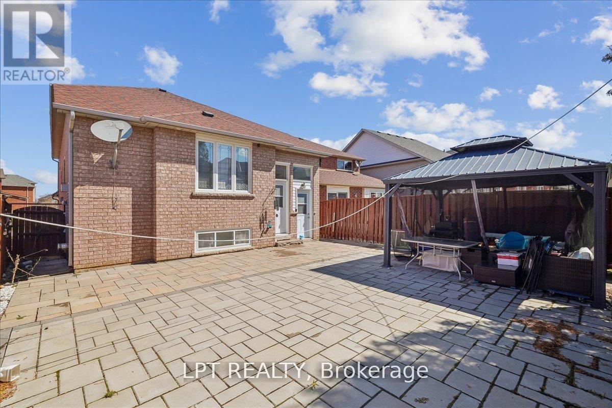 19 Terrastone Court, Caledon, Ontario  L7E 2H1 - Photo 8 - W13696976