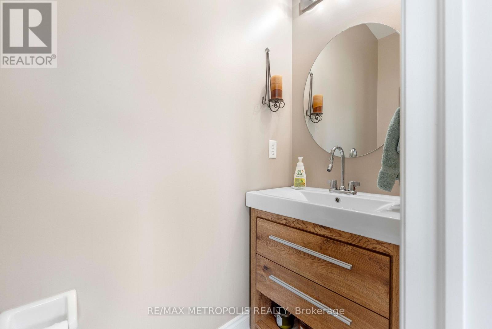 2 Brentwick Drive, Brampton, Ontario  L6X 3B3 - Photo 11 - W13696978