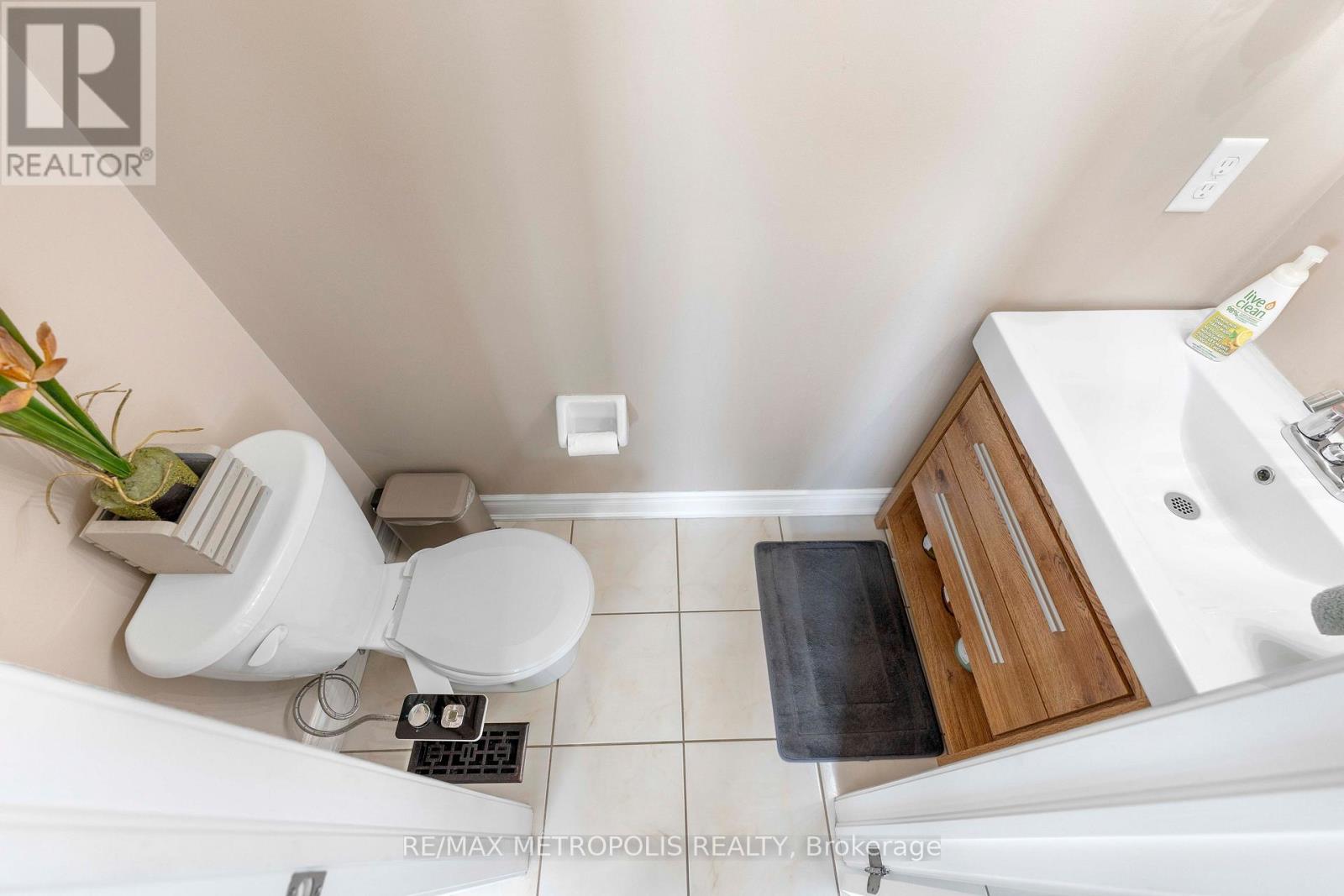 2 Brentwick Drive, Brampton, Ontario  L6X 3B3 - Photo 12 - W13696978