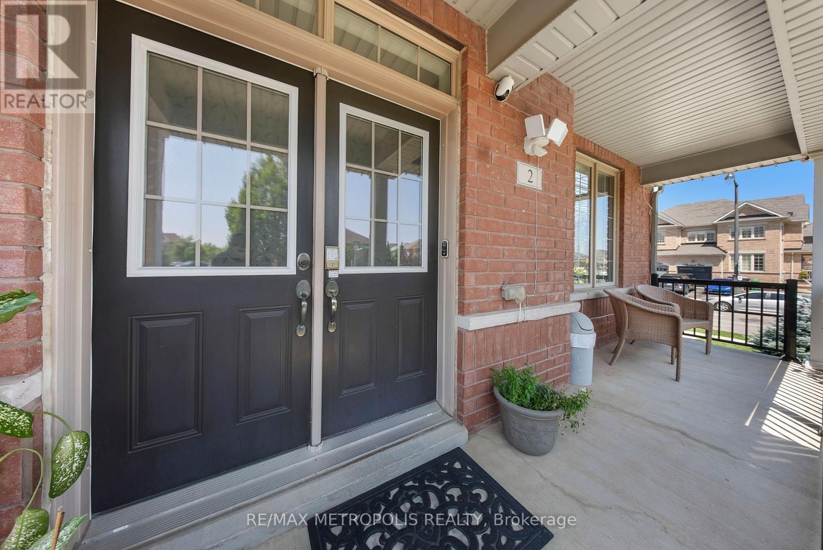 2 Brentwick Drive, Brampton, Ontario  L6X 3B3 - Photo 6 - W13696978