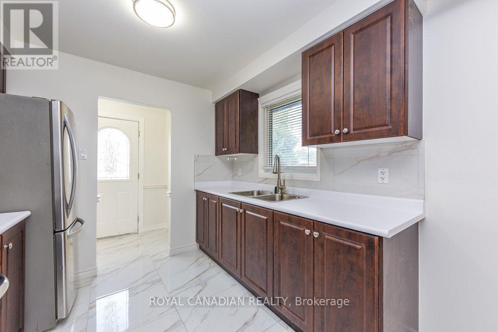 7700 Kittridge Drive, Mississauga, Ontario  L4T 3J6 - Photo 11 - W13697062