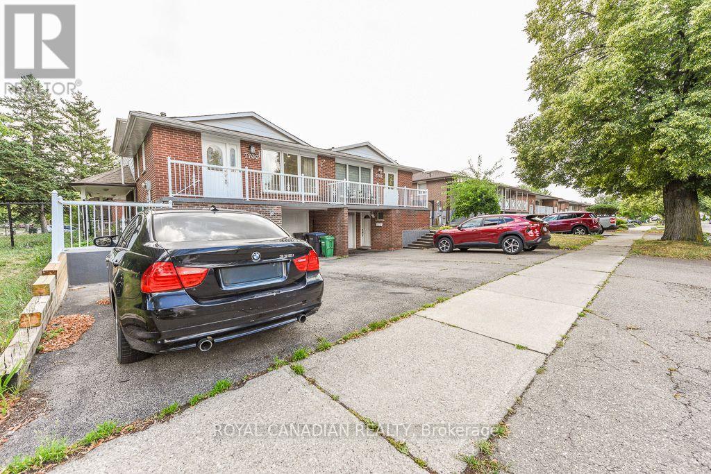 7700 Kittridge Drive, Mississauga, Ontario  L4T 3J6 - Photo 2 - W13697062