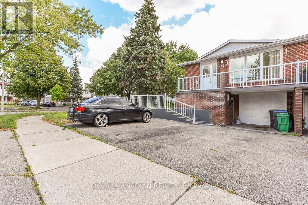 7700 Kittridge Drive, Mississauga, Ontario  L4T 3J6 - Photo 4 - W13697062