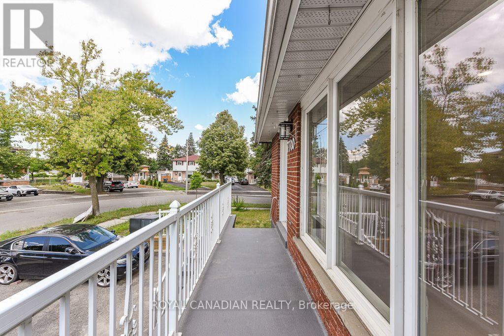 7700 Kittridge Drive, Mississauga, Ontario  L4T 3J6 - Photo 6 - W13697062