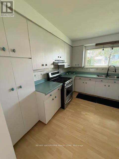 283 Kenwood Avenue, Burlington, Ontario  L7L 4L9 - Photo 12 - W13697084