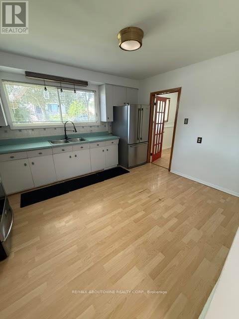 283 Kenwood Avenue, Burlington, Ontario  L7L 4L9 - Photo 13 - W13697084