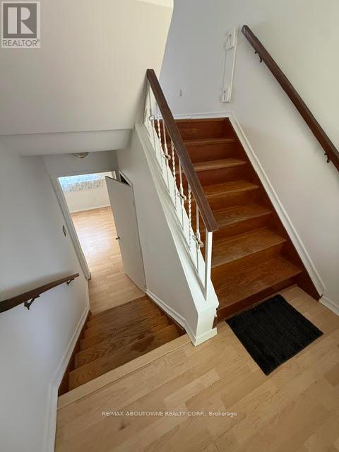 283 Kenwood Avenue, Burlington, Ontario  L7L 4L9 - Photo 3 - W13697084