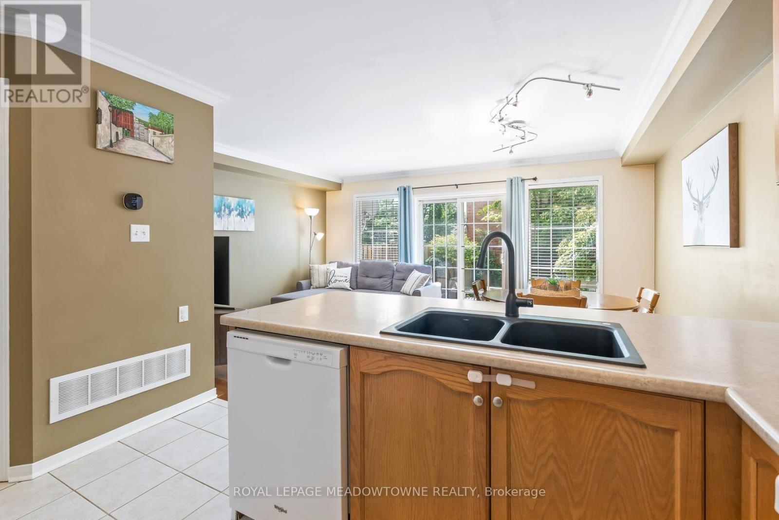 136 Dominion Gardens Drive, Halton Hills, Ontario  L7G 6B6 - Photo 11 - W13697128