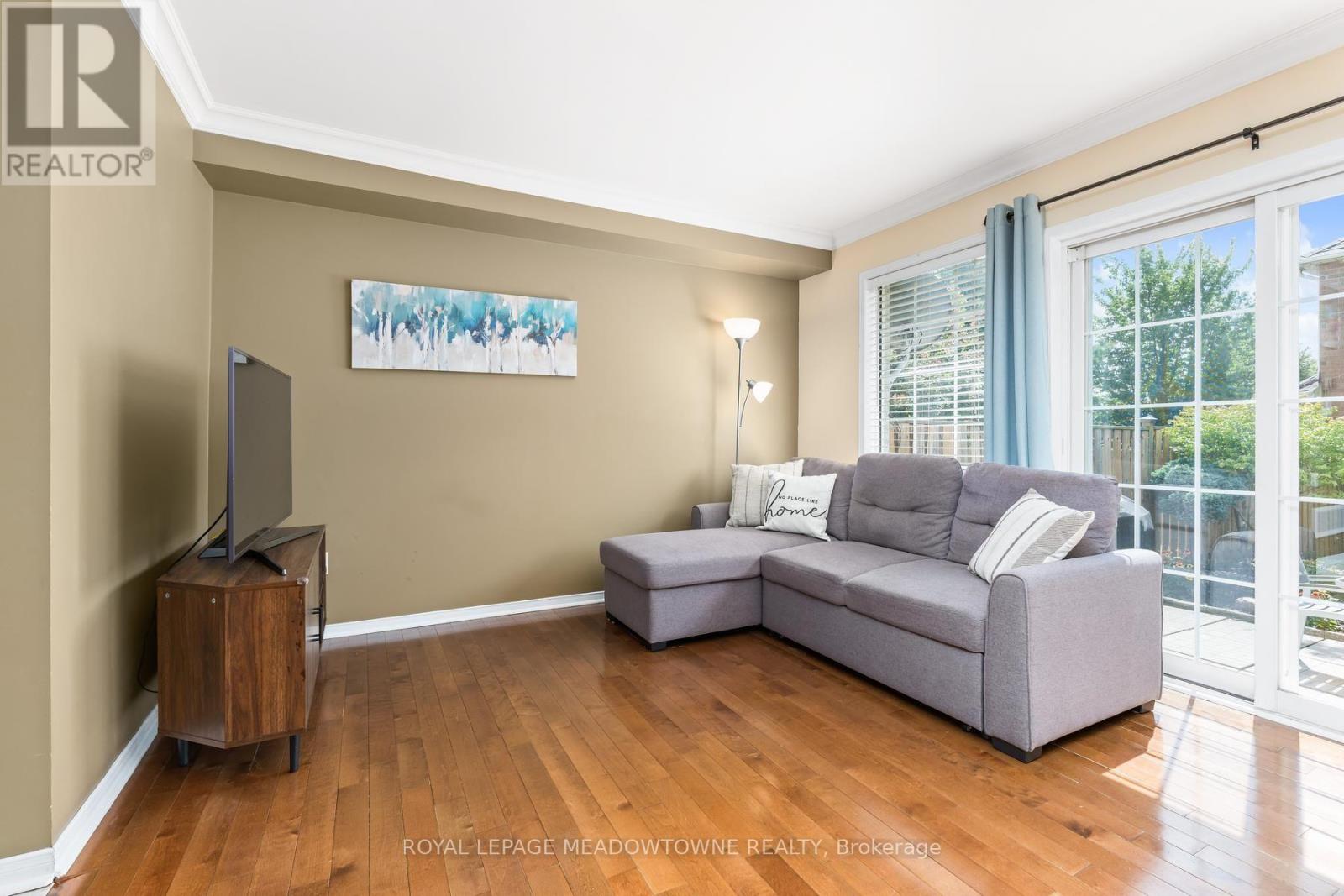 136 Dominion Gardens Drive, Halton Hills, Ontario  L7G 6B6 - Photo 13 - W13697128