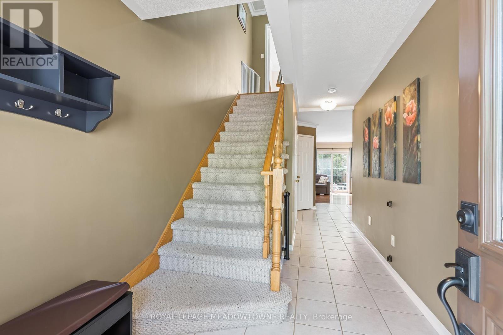 136 Dominion Gardens Drive, Halton Hills, Ontario  L7G 6B6 - Photo 19 - W13697128