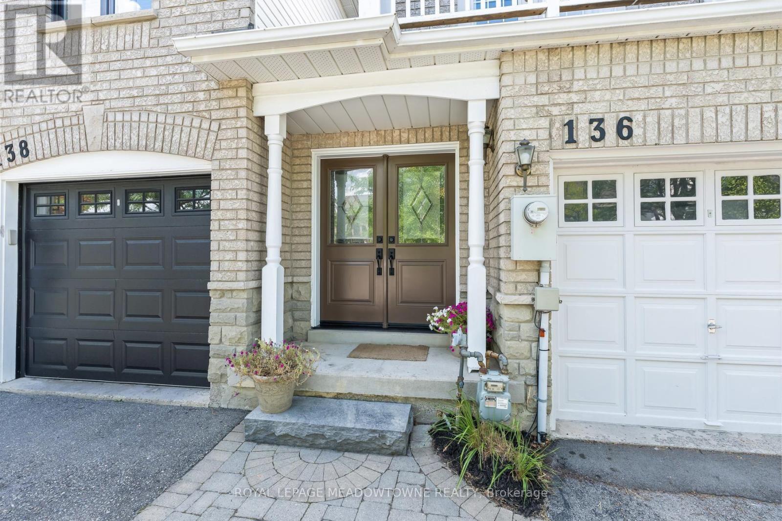136 Dominion Gardens Drive, Halton Hills, Ontario  L7G 6B6 - Photo 2 - W13697128
