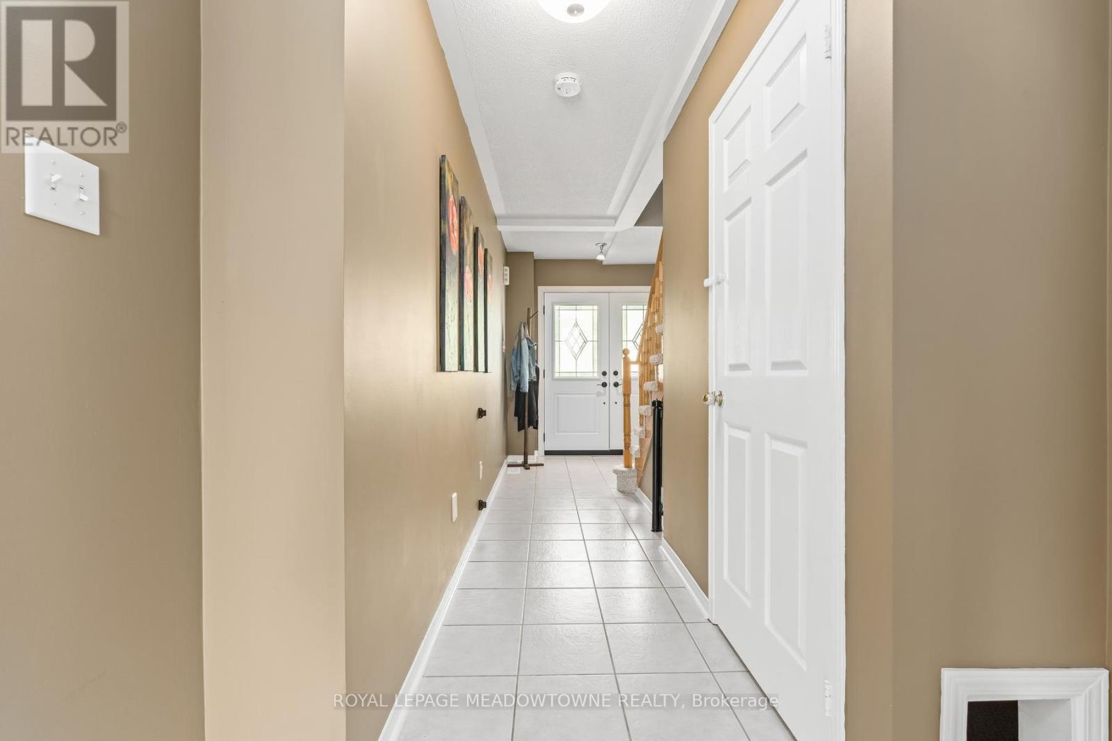 136 Dominion Gardens Drive, Halton Hills, Ontario  L7G 6B6 - Photo 5 - W13697128