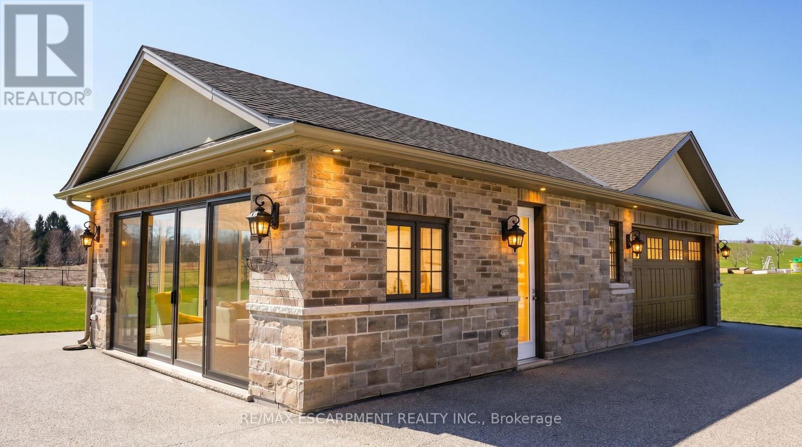 55 Tews Lane, Hamilton, Ontario  L9H 7N4 - Photo 46 - X13696986