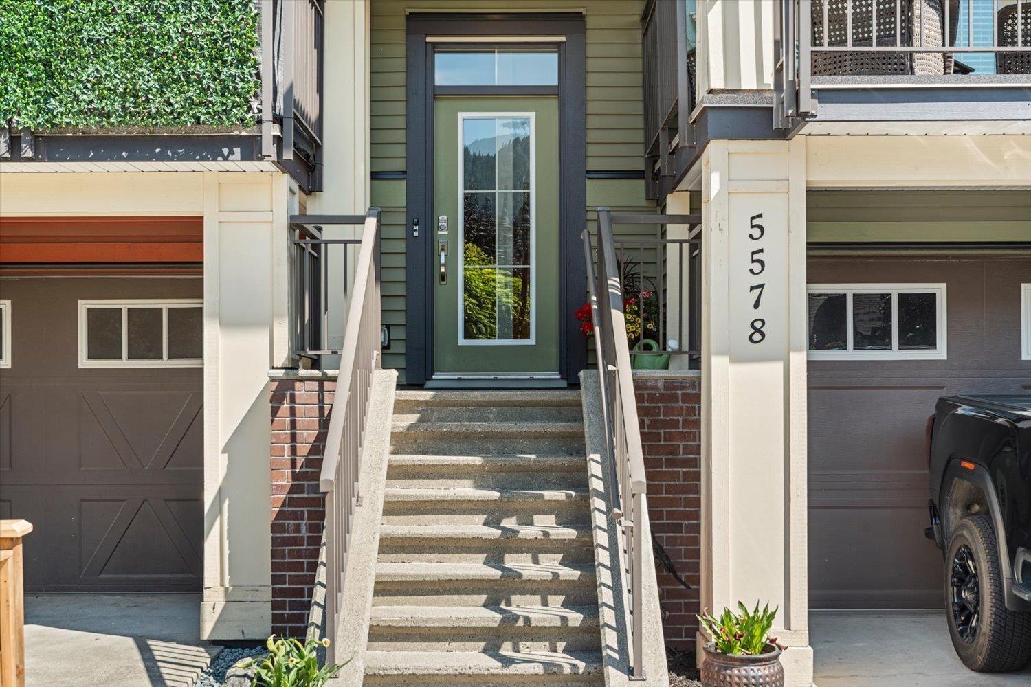 5578 Chinook Street, Sardis South, Chilliwack, British Columbia  V2R 0T3 - Photo 5 - R3147132