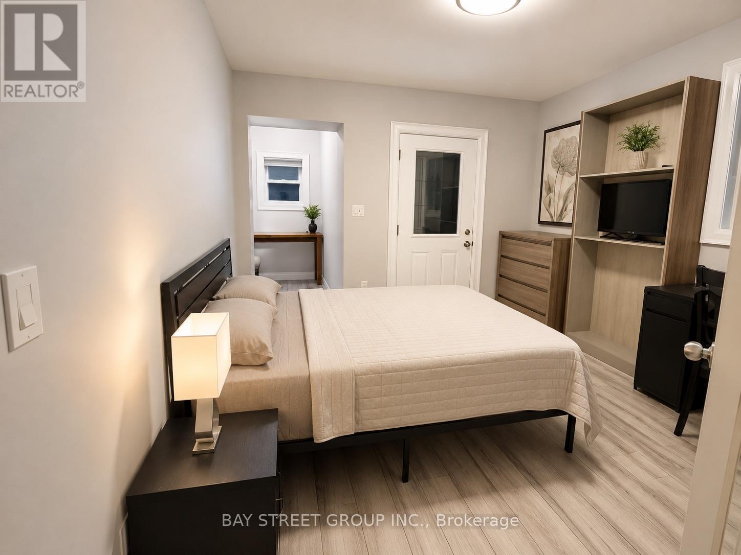 Main And Lower - 33 Dalton Road, Toronto, Ontario  M5R 2Y8 - Photo 3 - C13654088