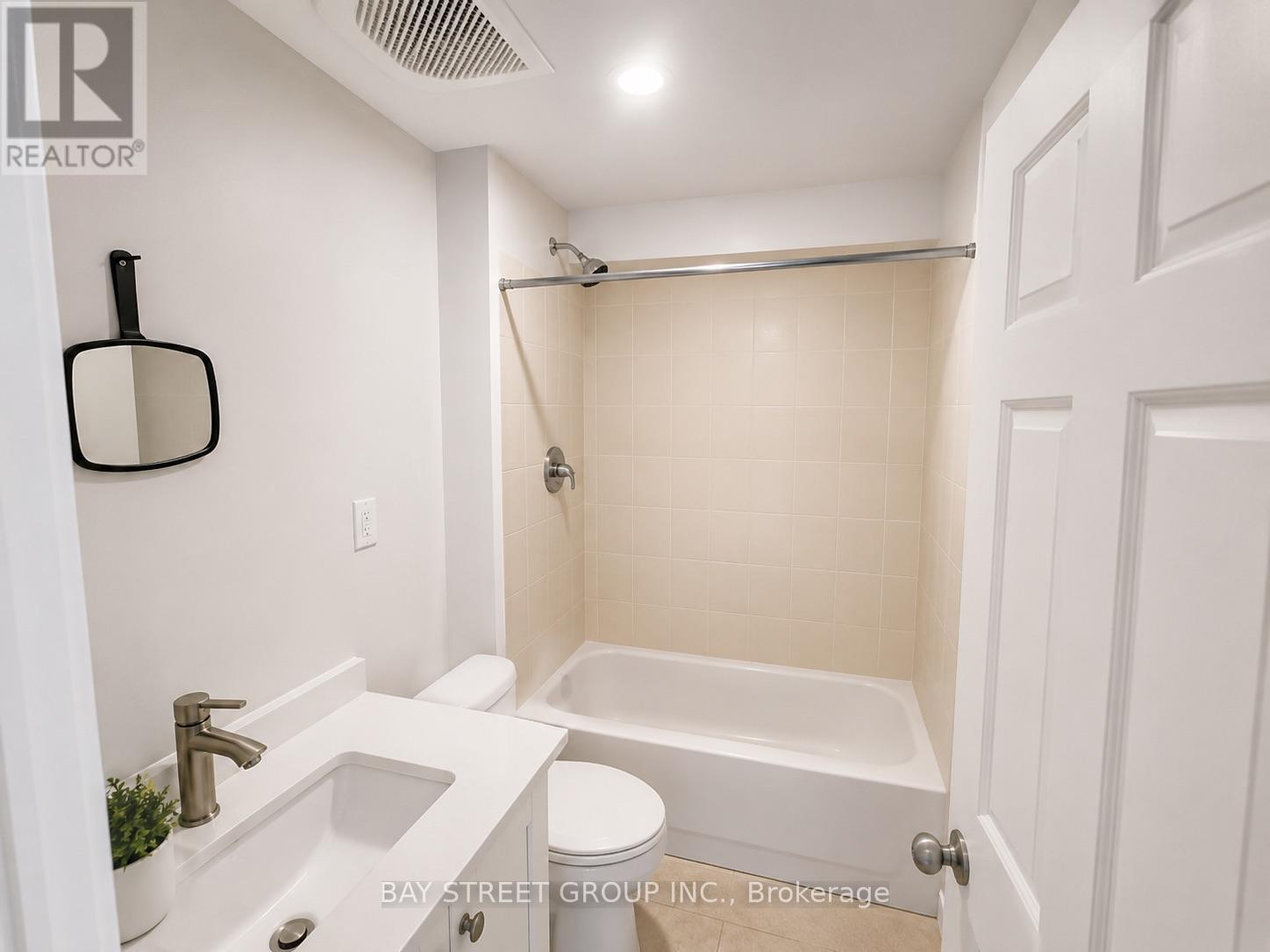 Main And Lower - 33 Dalton Road, Toronto, Ontario  M5R 2Y8 - Photo 8 - C13654088