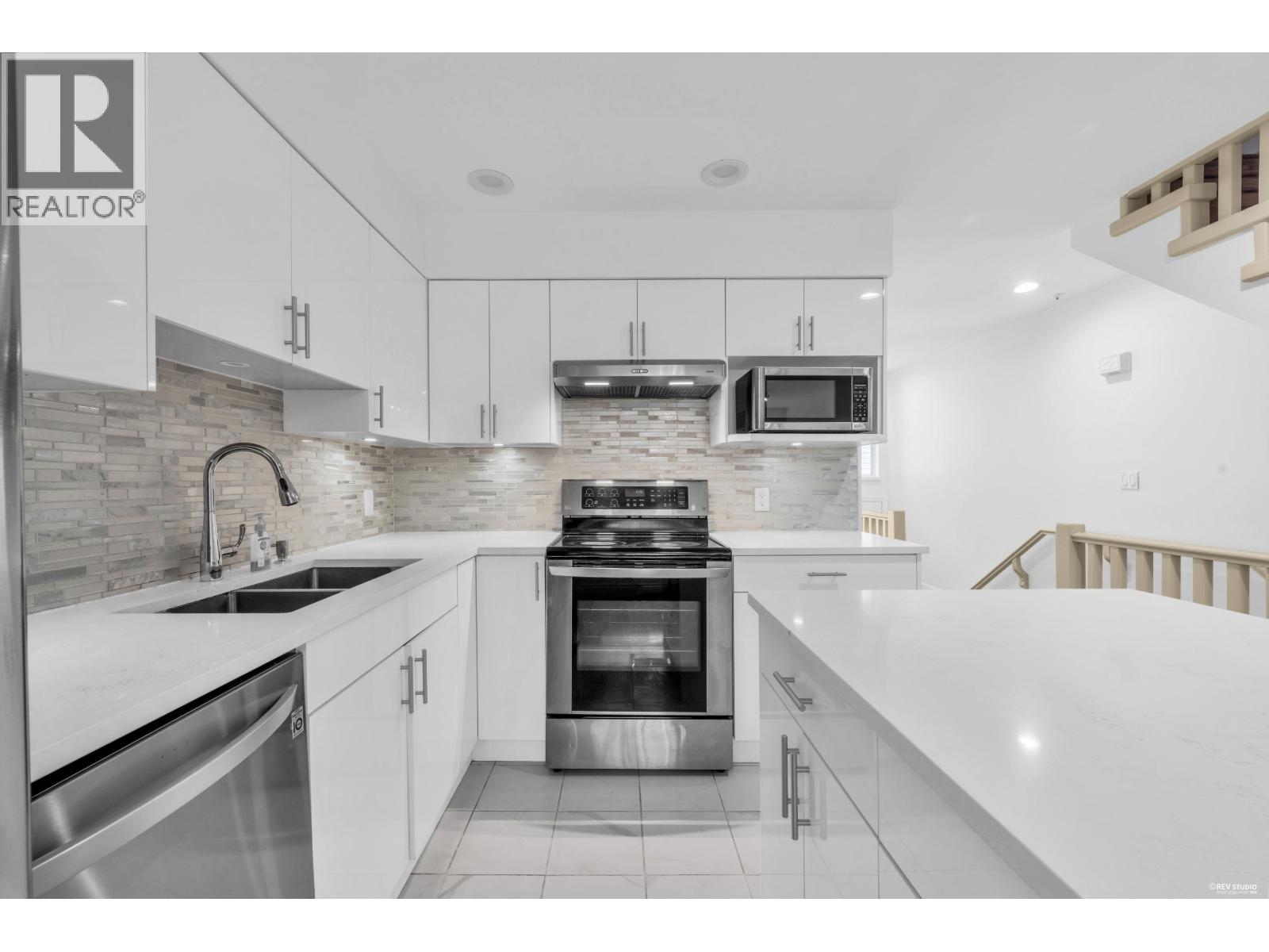 3396 Cobblestone Avenue, Vancouver, British Columbia V5S 4S4 - Photo 3 - R3156543
