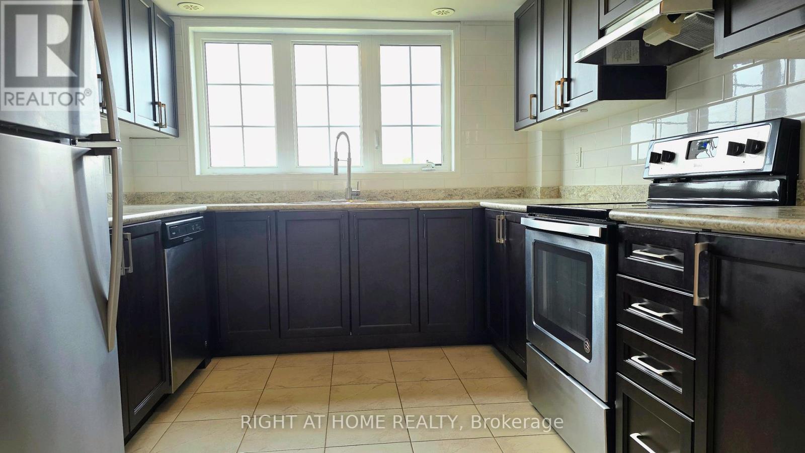 341 - 2358 Chevron Prince Path, Oshawa, Ontario  L1L 0K9 - Photo 10 - E13612440
