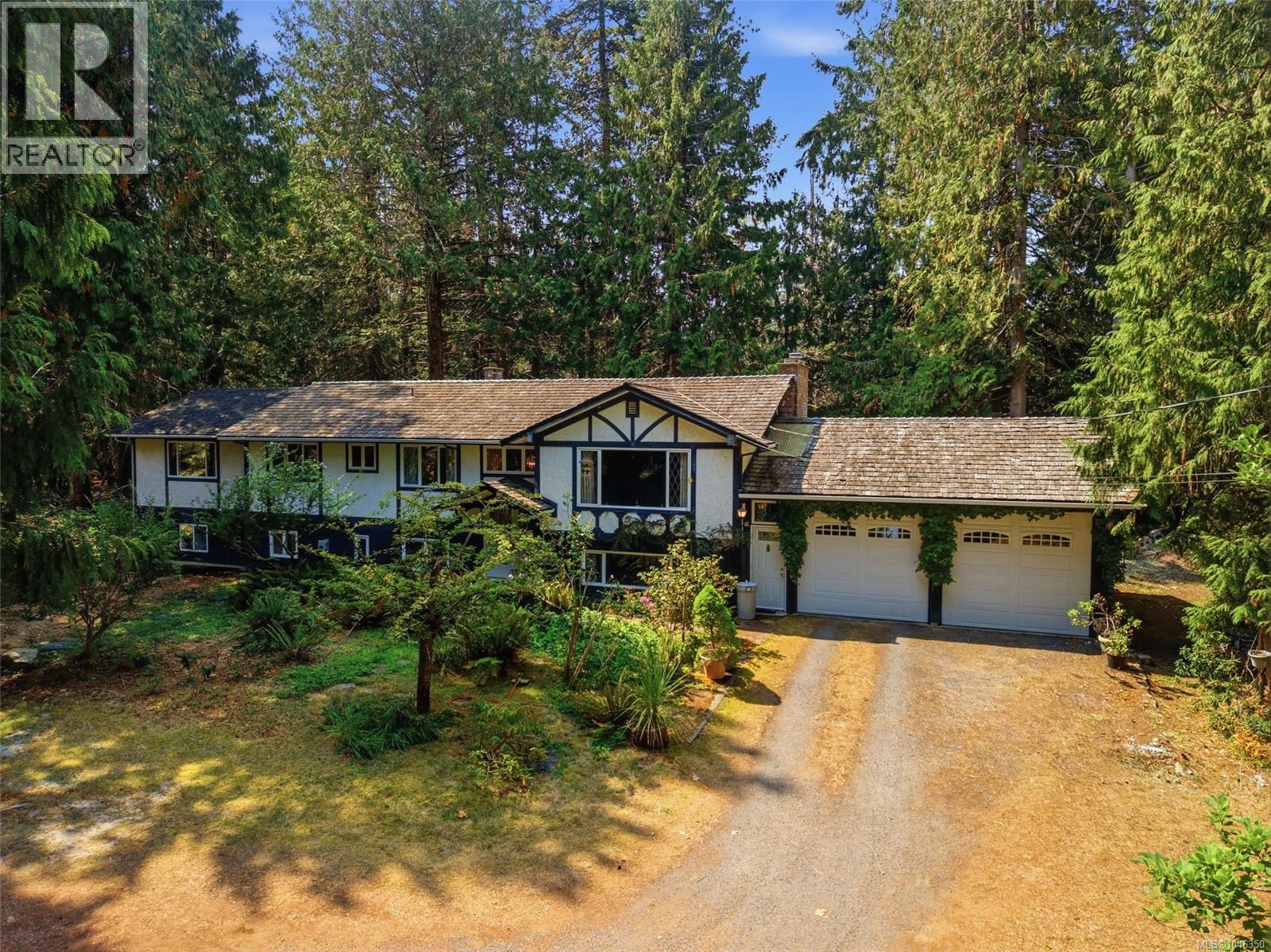 850 Village Way, Qualicum Beach, British Columbia