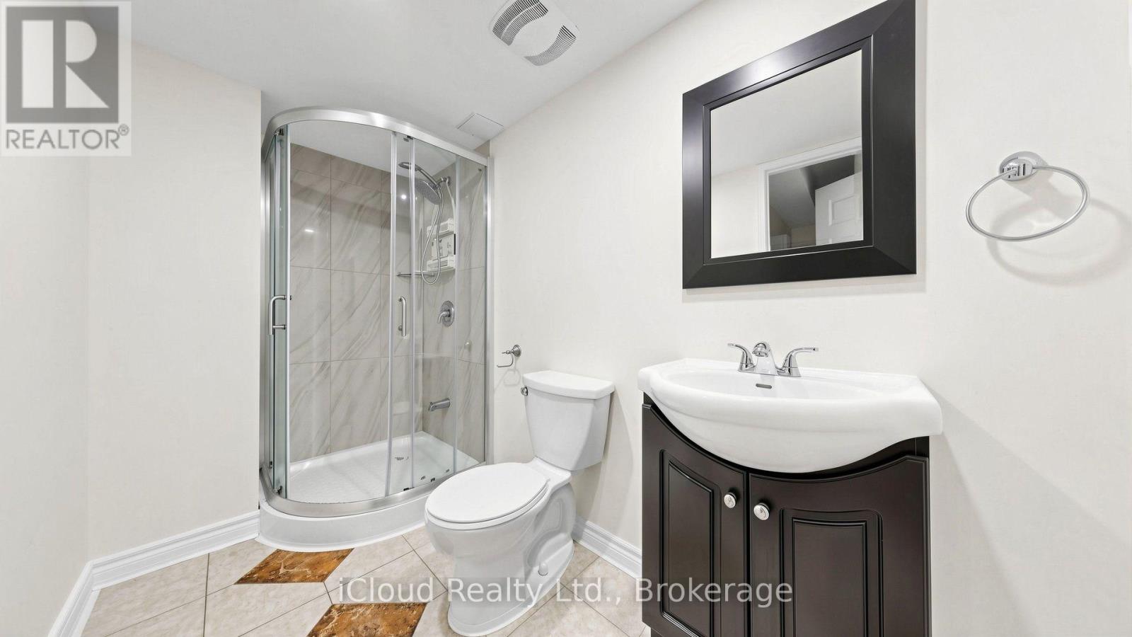5661 Volpe Avenue, Mississauga, Ontario  L5V 3A6 - Photo 32 - W13644924