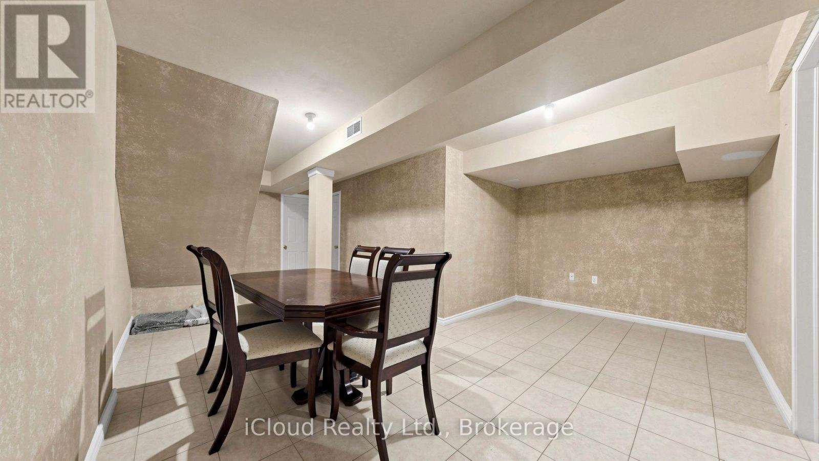 5661 Volpe Avenue, Mississauga, Ontario  L5V 3A6 - Photo 26 - W13644924