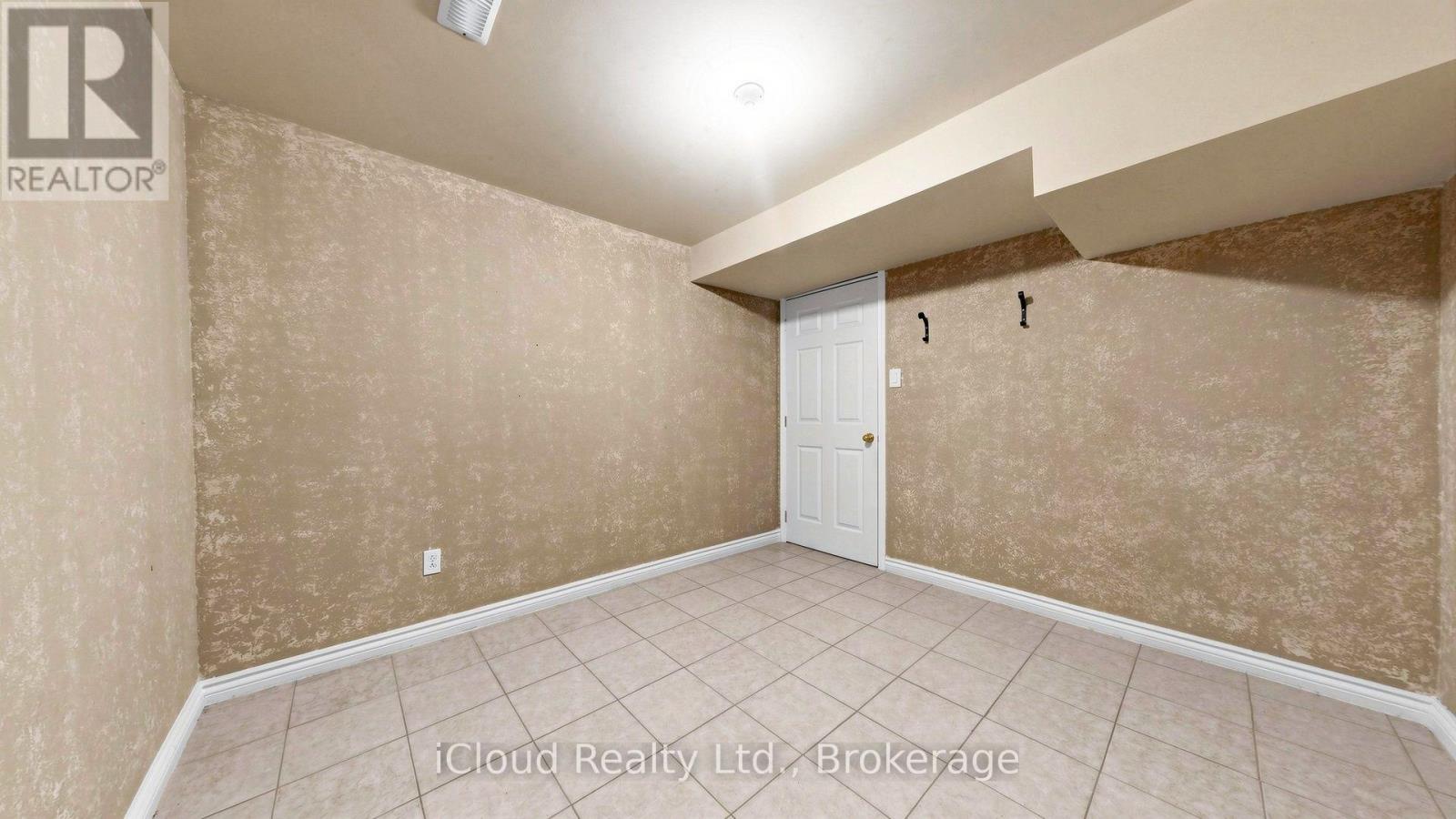 5661 Volpe Avenue, Mississauga, Ontario  L5V 3A6 - Photo 27 - W13644924