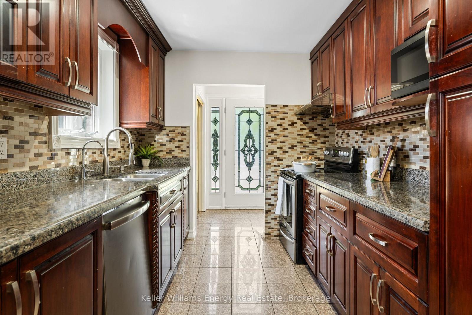 162 Merkley Square, Toronto, Ontario  M1G 2Y8 - Photo 6 - E13697156