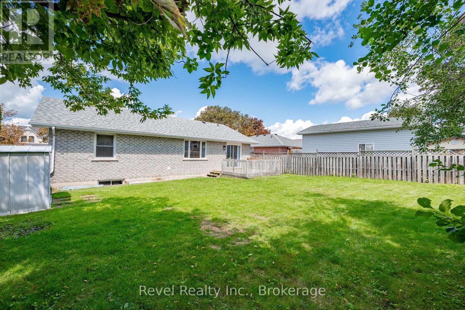 9 Crestwood Avenue, Kawartha Lakes (Lindsay), Ontario  K9V 6A7 - Photo 42 - X13697226