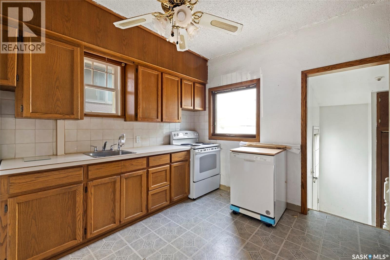 2458 Edgar Street, Regina, Saskatchewan  S4N 3L3 - Photo 5 - SK046160