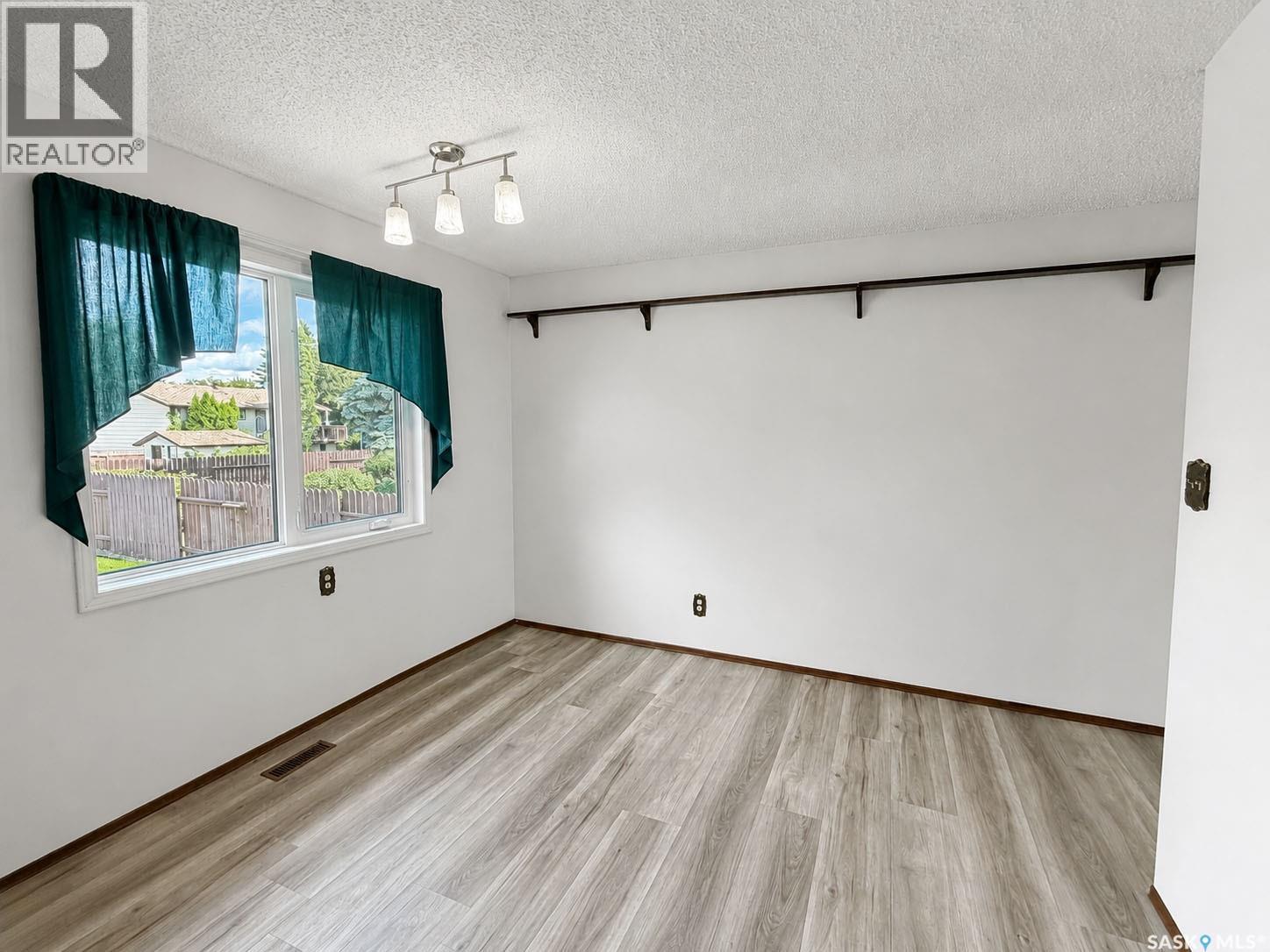 3352 Dent Crescent, Prince Albert, Saskatchewan  S6V 7H1 - Photo 9 - SK046085