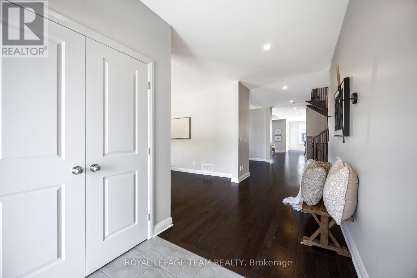 131 Escarpment Crescent, Ottawa, Ontario  K2T 0L8 - Photo 4 - X13697182