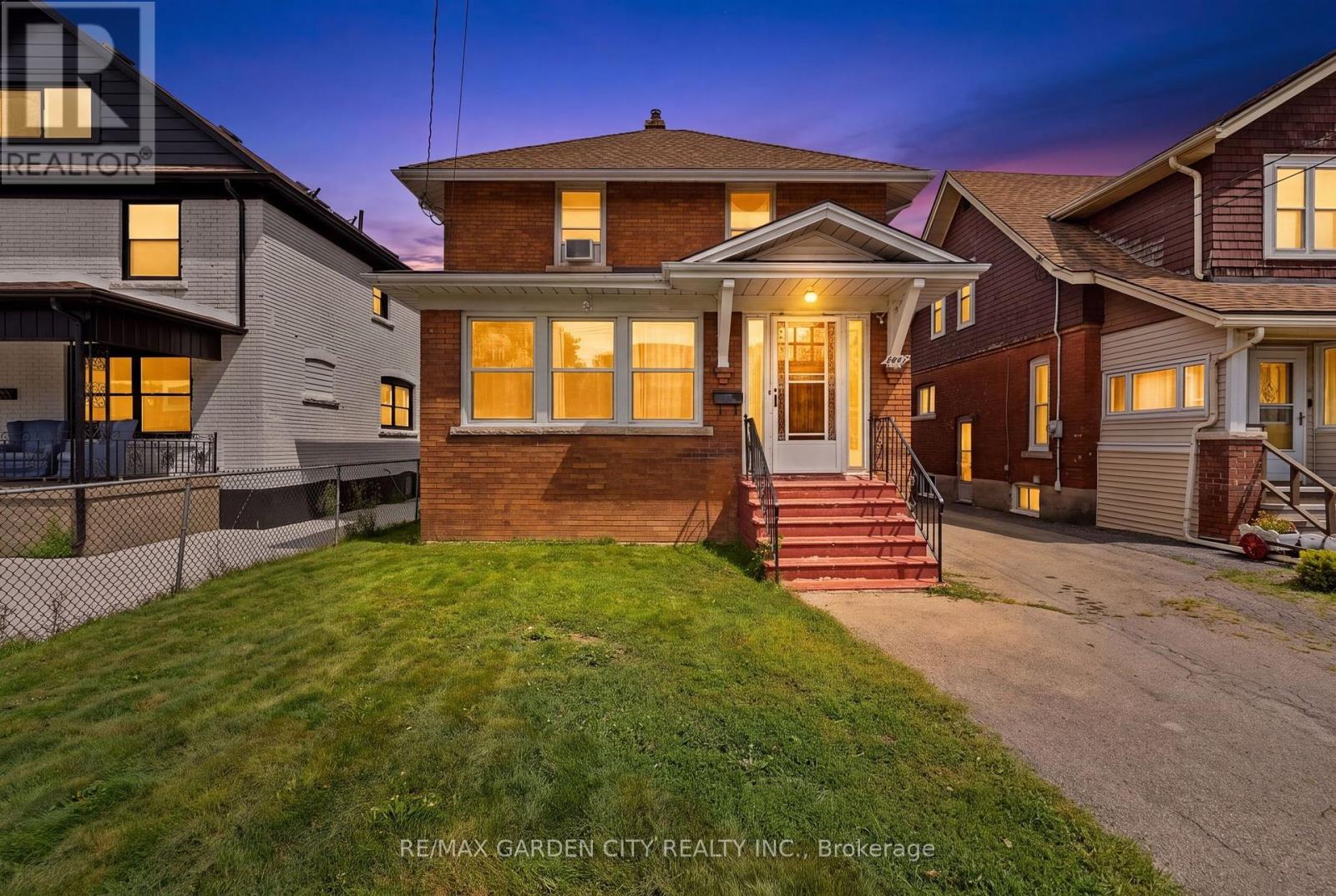 4842 Fourth Avenue, Niagara Falls, Ontario  L2E 4P1 - Photo 1 - X13697202