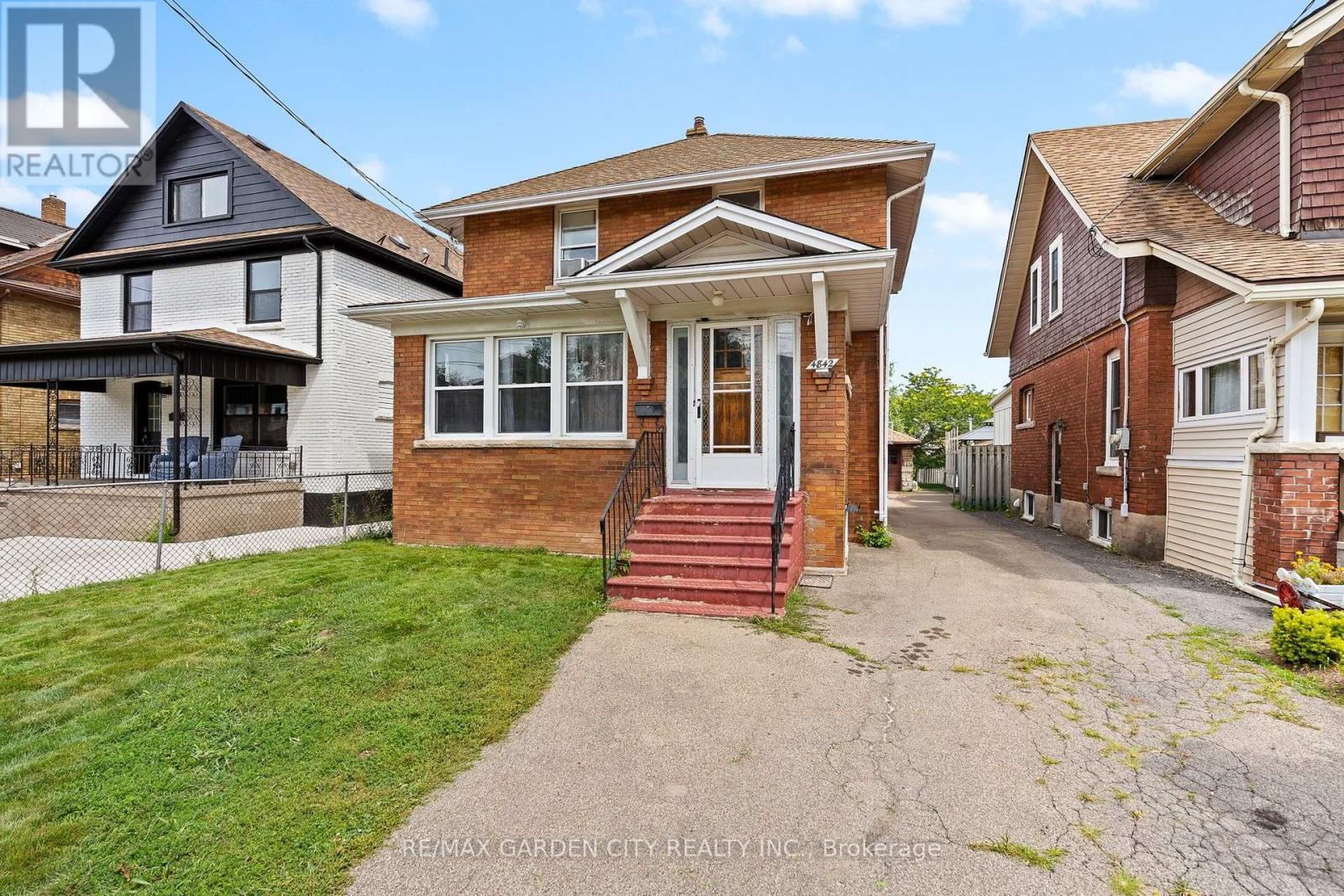 4842 Fourth Avenue, Niagara Falls, Ontario  L2E 4P1 - Photo 3 - X13697202