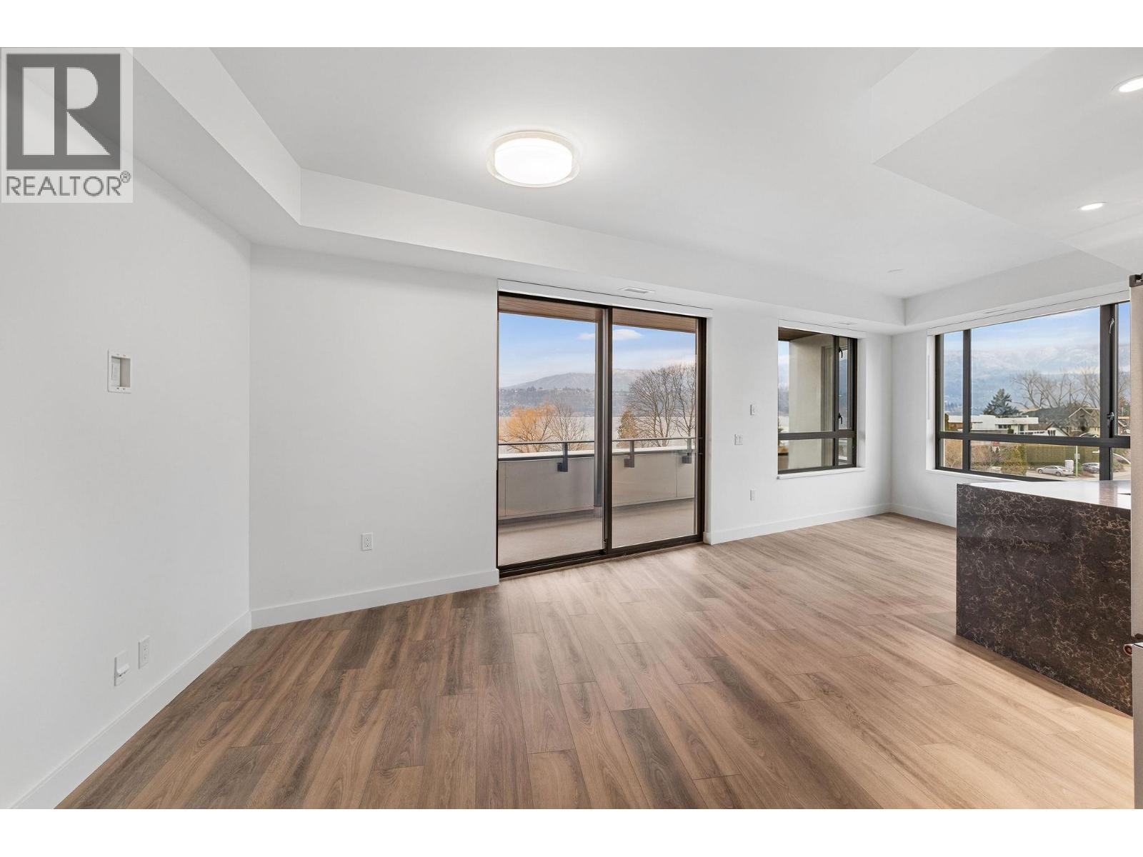 3051 Abbott Street Unit# 216, Kelowna, British Columbia  V1Y 0P1 - Photo 2 - 10397769