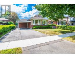 8 BAYBROOK CRESCENT, Toronto, Ontario