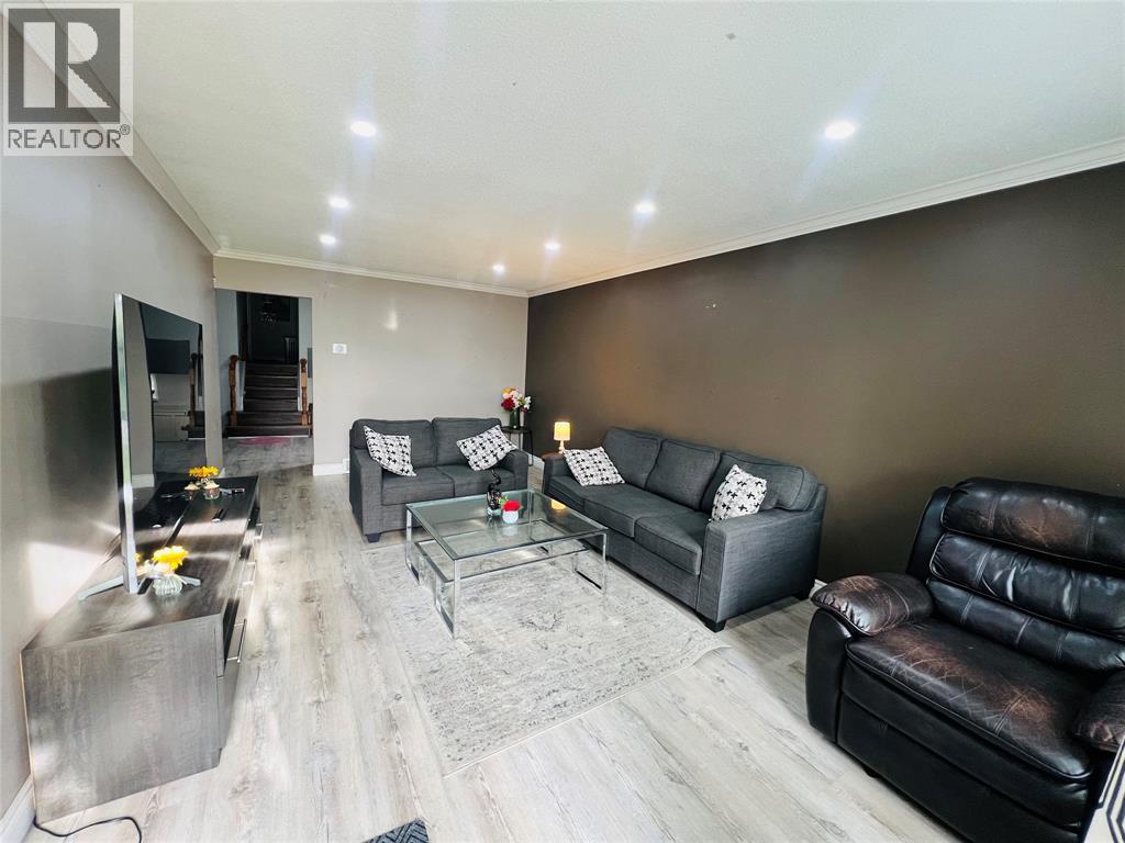 506 CHANTEL COURT Sarnia Ontario Canada N7S6H7 4