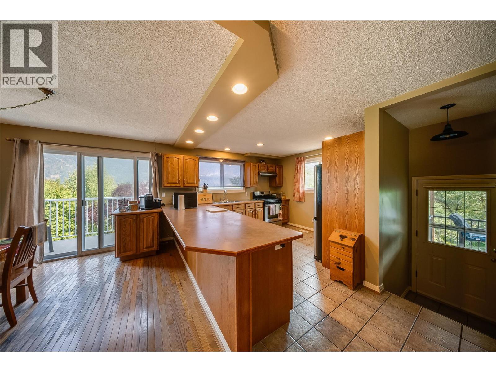 3509 5th Avenue, Castlegar, British Columbia  V1N 2V8 - Photo 13 - 10398093