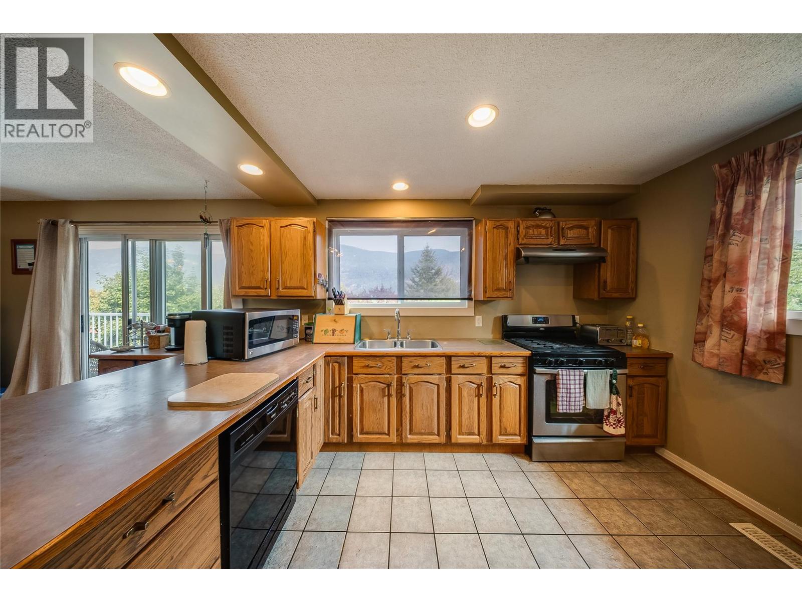 3509 5th Avenue, Castlegar, British Columbia  V1N 2V8 - Photo 15 - 10398093
