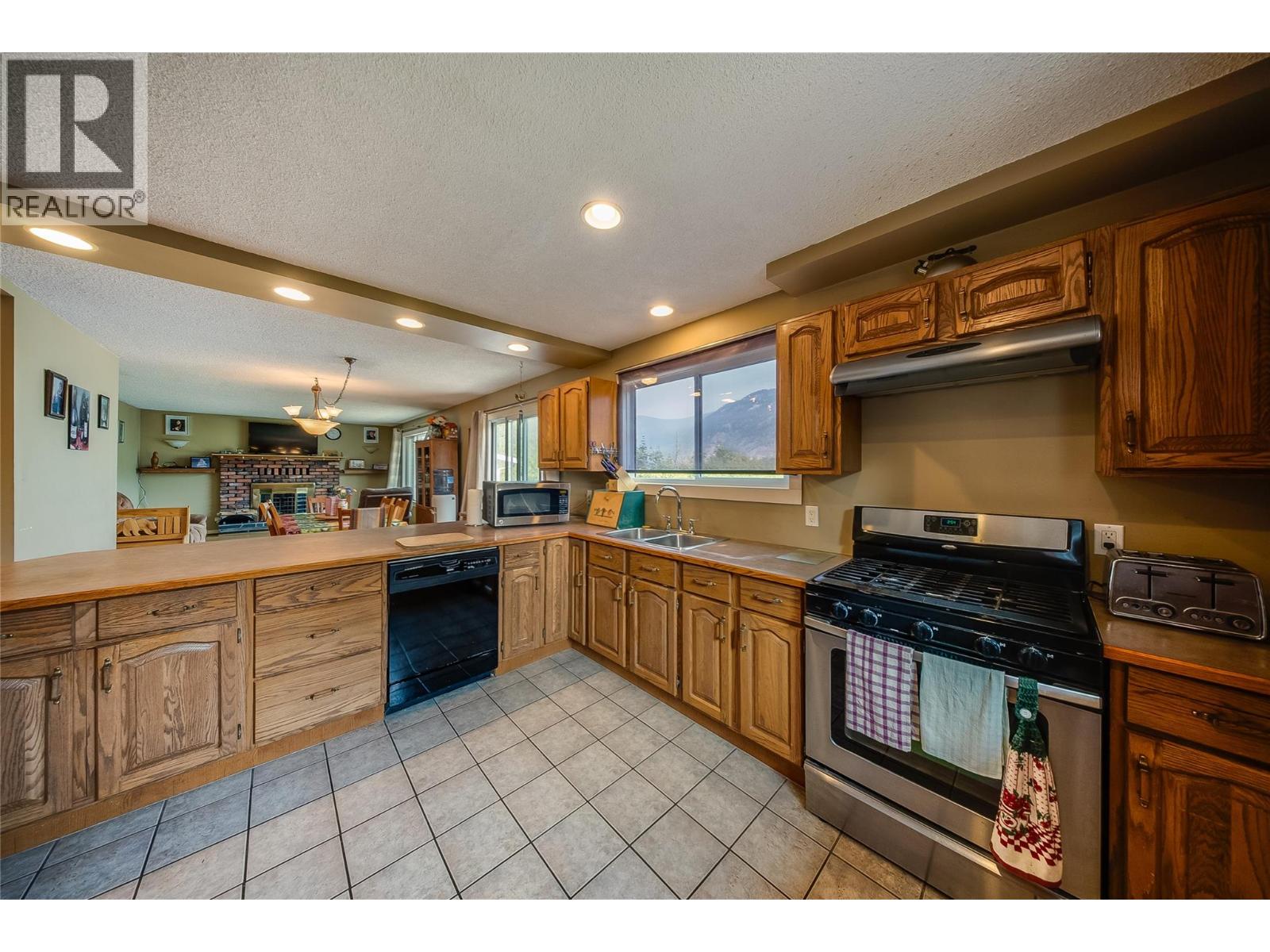 3509 5th Avenue, Castlegar, British Columbia  V1N 2V8 - Photo 18 - 10398093