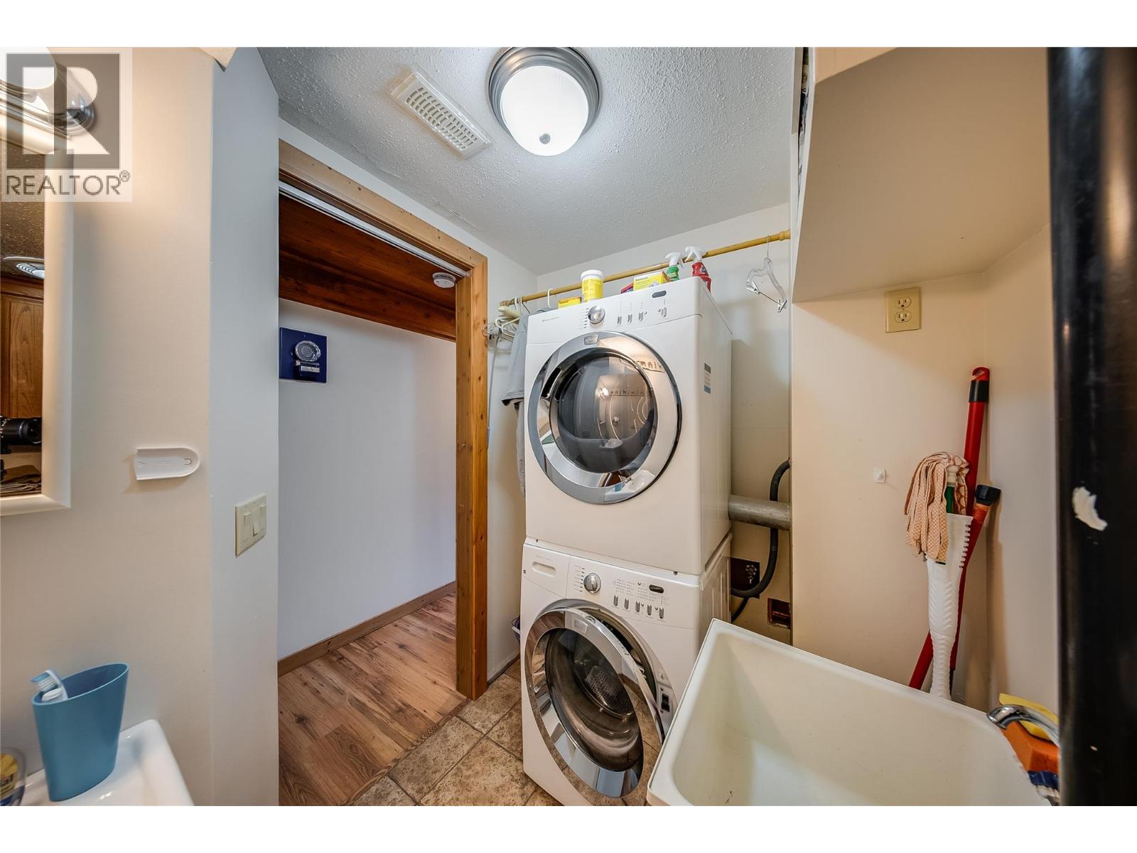 3509 5th Avenue, Castlegar, British Columbia  V1N 2V8 - Photo 36 - 10398093