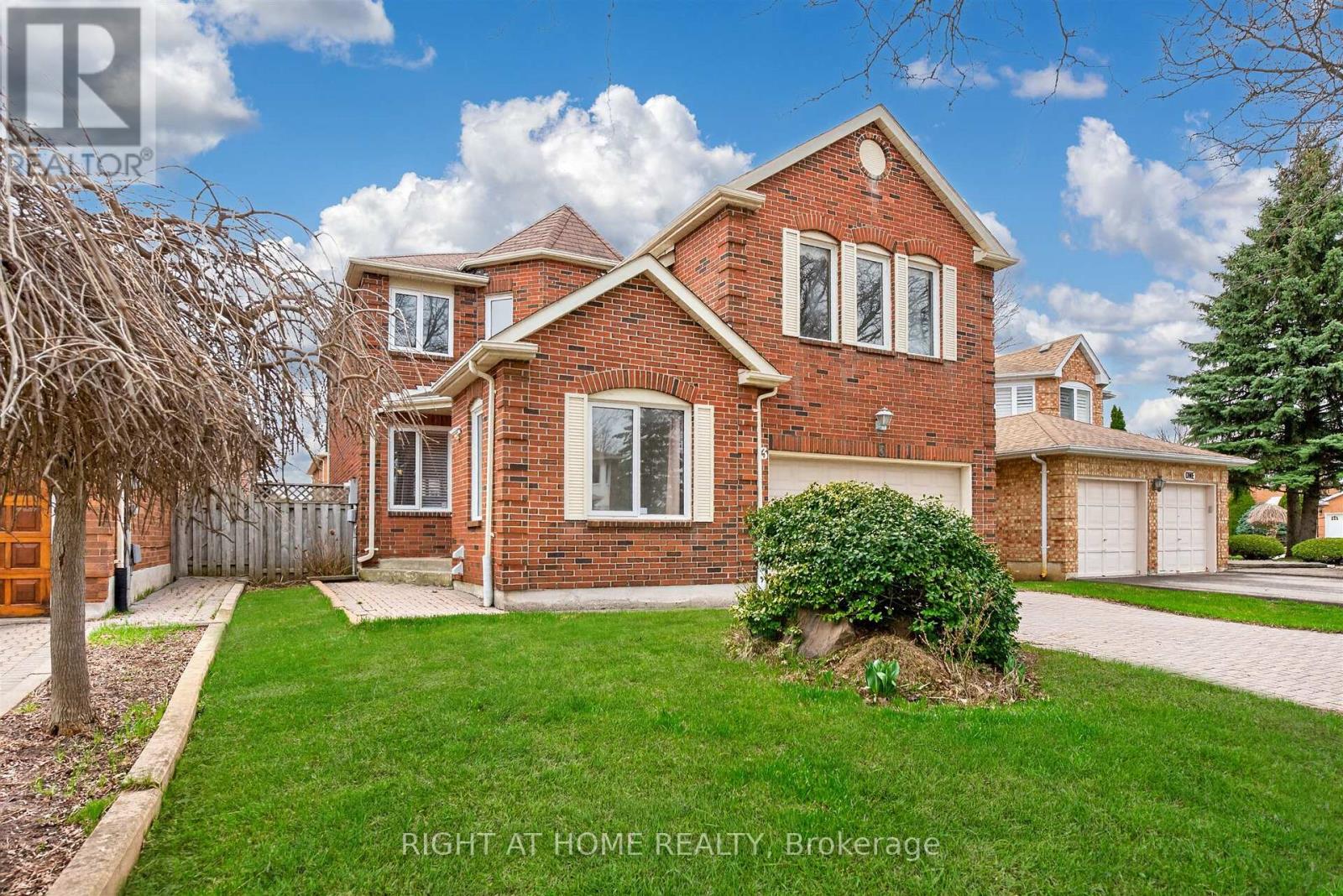 3 Lancashire Road, Markham, Ontario  L3R 8K9 - Photo 2 - N13697218