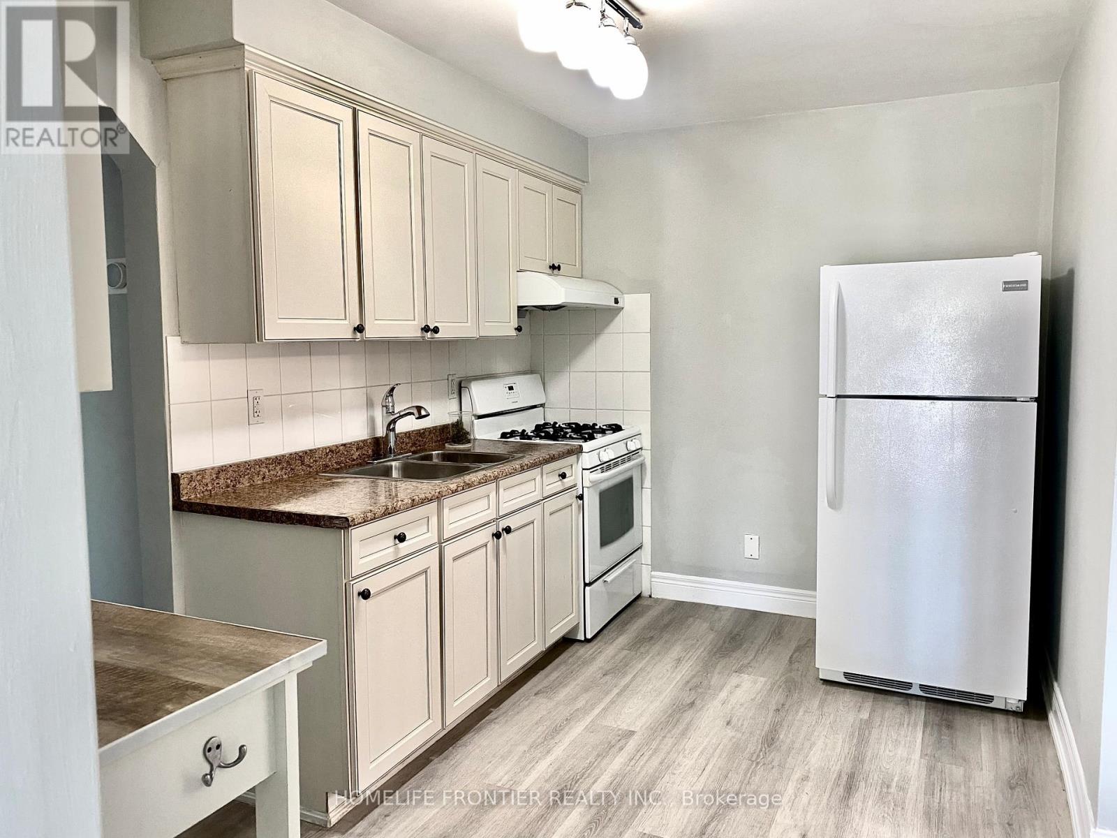 Main - 63 Lockerbie Avenue, Toronto, Ontario  M9N 3A3 - Photo 11 - W13697164