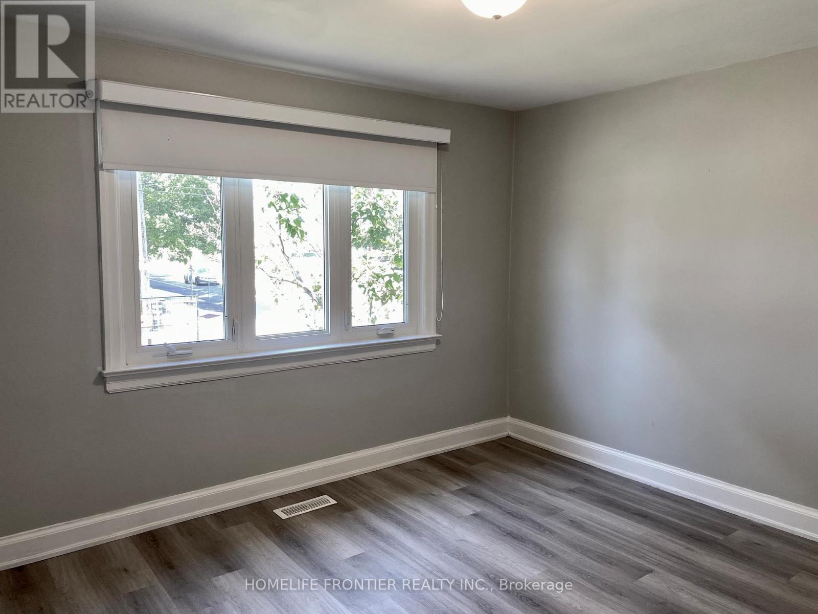 Main - 63 Lockerbie Avenue, Toronto, Ontario  M9N 3A3 - Photo 18 - W13697164