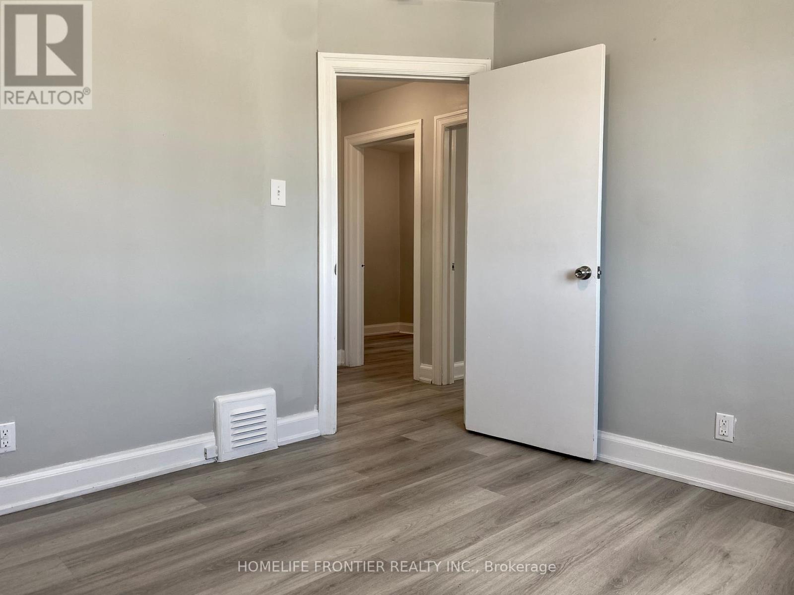Main - 63 Lockerbie Avenue, Toronto, Ontario  M9N 3A3 - Photo 21 - W13697164