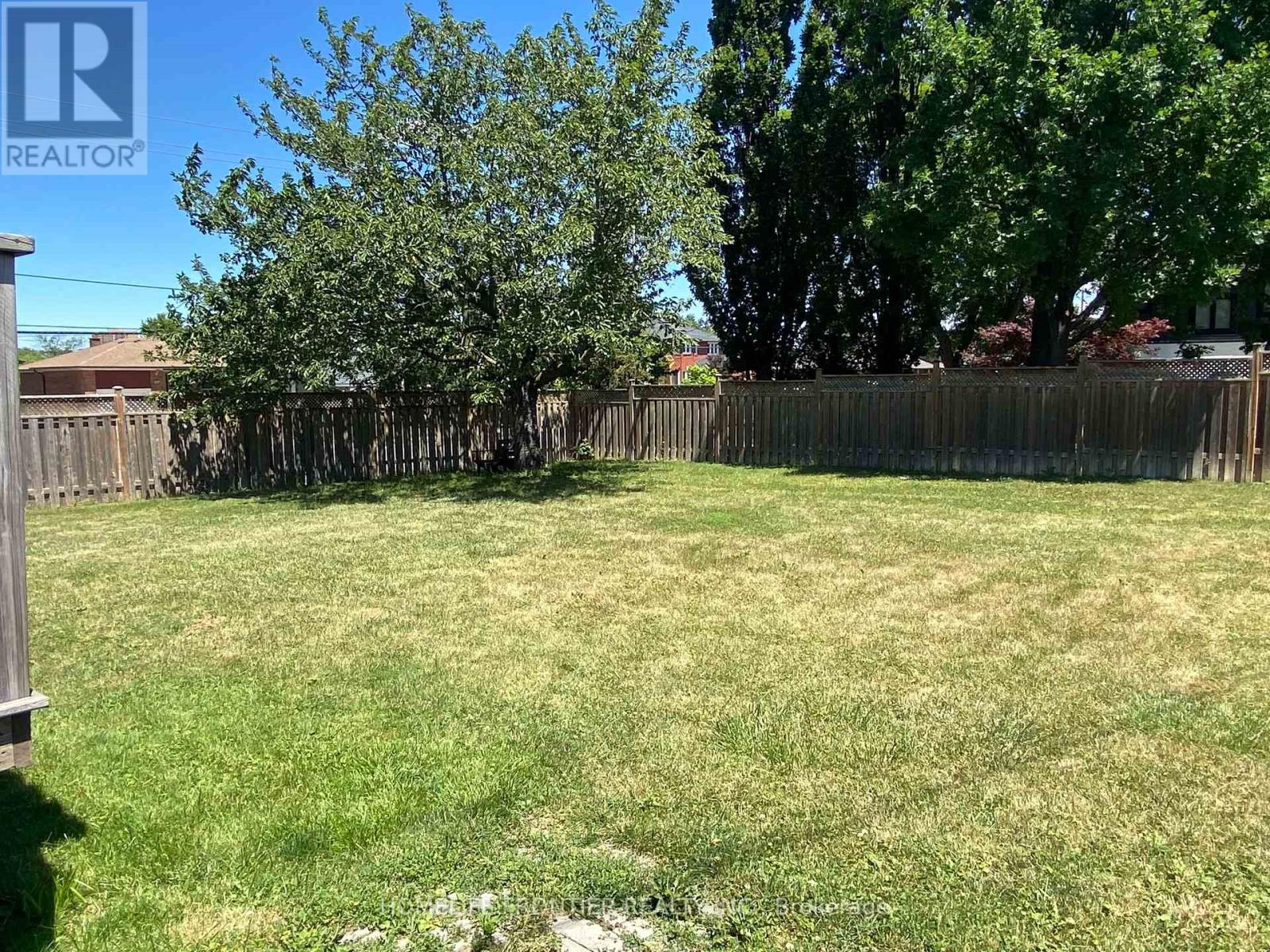 Main - 63 Lockerbie Avenue, Toronto, Ontario  M9N 3A3 - Photo 22 - W13697164