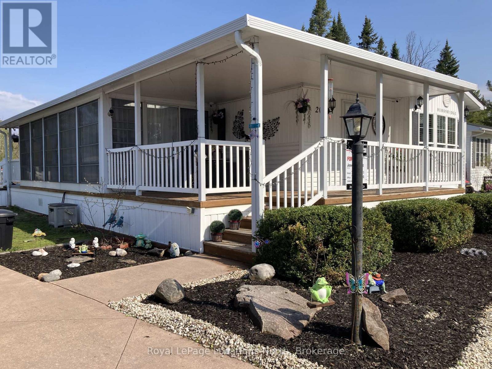 20 Topaz Street W, Wasaga Beach, Ontario  L9Z 1X7 - Photo 10 - S13092532