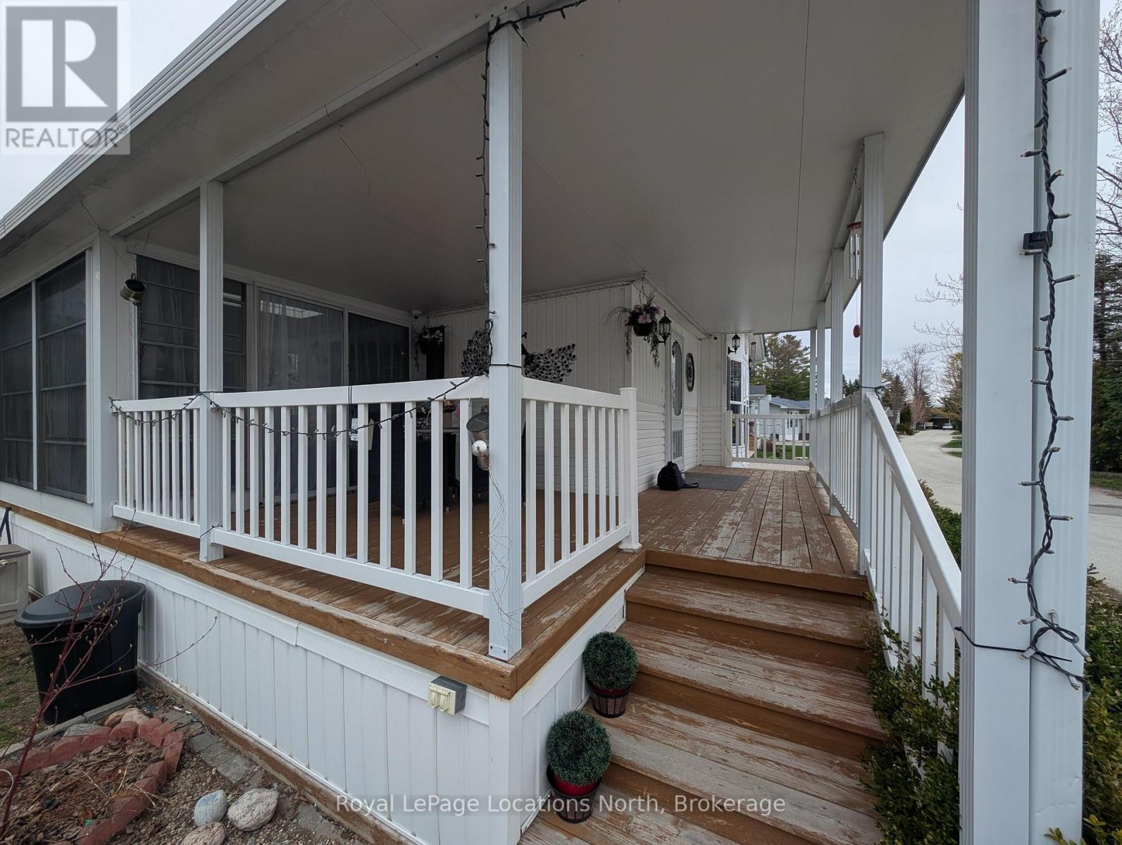 20 Topaz Street W, Wasaga Beach, Ontario  L9Z 1X7 - Photo 8 - S13092532